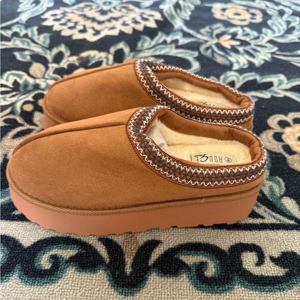 Rouge! Brown Suede Platform Slippers